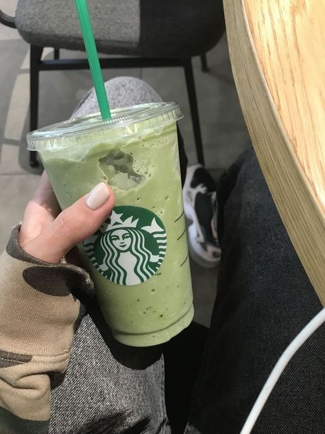 Matcha Latte Starbucks, Matcha Starbucks, Matcha Frappuccino, Minuman Starbucks, Starbucks Matcha, Matcha Drink, Iced Matcha Latte, Starbucks Lovers, Starbucks Green