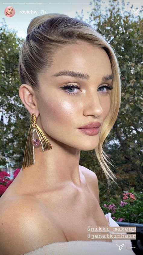 Rosie Huntington Whitely by Nikki Makeup Rosie Huntington Whiteley Makeup, Rosie Huntington Whiteley Hair, Formal Makeup, Bridal Makeup Natural, Soft Glam Makeup, Smink Inspiration, Rosie Huntington, Braut Make-up, Huntington Whiteley