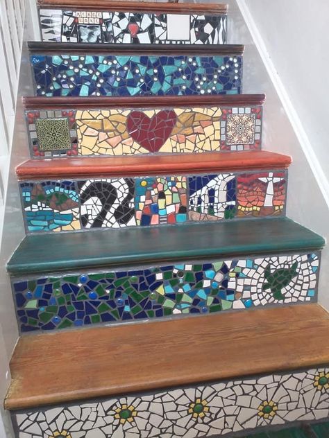 Tiled Stairs, Mosaic Stairs, Stained Glass Mosaic Patterns, Stair Art, Mosaic Tile Designs, Tile Stairs, Art Deco Bathroom, Mosaic Tile Art, Staircase Decor