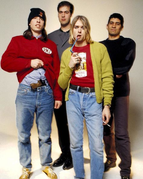 Kurt Cobain Outfit, Nirvana Outfit, Kurt Cobain Style, The Voidz, Moda Grunge, Donald Cobain, Johnny Bravo, Nirvana Kurt Cobain, Nirvana Kurt