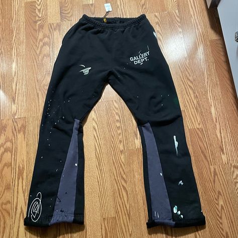 Flared Sweatpants Paint Splattered Brand New Gallery Dept Sweats, Gallery Dept Sweatpants, Yeezy Clothing, Yellow Sweatpants, Grey Pants Men, Flared Sweatpants, Calm Fits, Camo Jogger Pants, Tapered Sweatpants