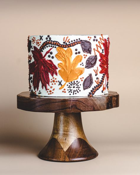 Fall Leaves Buttercream Painted Cake | Baking Butterly Love Fall Leaf Cake, Crusting Buttercream, Autumn Baking, Fall Cake Recipes, Fall Cake, Tips For Painting, Painted Cake, Sliced Pears, Italian Meringue