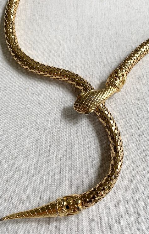 Gold Mesh Snake Belt Vintage 70s 80s Glam Snake Head Clasp Gold Tone Metal Womens Belts Adjustable XS S M Daughter Of Hecate, Snake Belt, Golden Belt, Concert Fit Ideas, Womens Belts, 80s Glam, Snake Head, Concert Fit, Van Cleef And Arpels