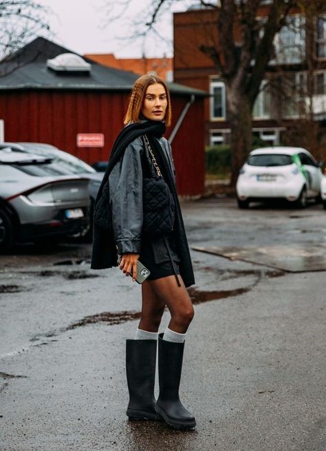 The 14 Best Rain Boots for Women 2023 - Vogue Australia Rainboot Outfits Winter, Rain Festival Outfit, Rain Fashion Outfit, Rain Outfits For Women, Black Rain Boots Outfit, Rain Boots Outfit Winter, Rainboot Outfits, Festival Outfit Rain, Hunter Rain Boots Outfit