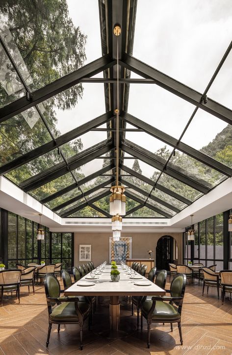 Glass Ceiling Architecture, Glass Ceiling Restaurant, Glass Roof Restaurant, Glass Roof Courtyard, Skylight Restaurant, Glass Roof Design, Glasshouse Restaurant, Glass Restaurant, Canopy Glass