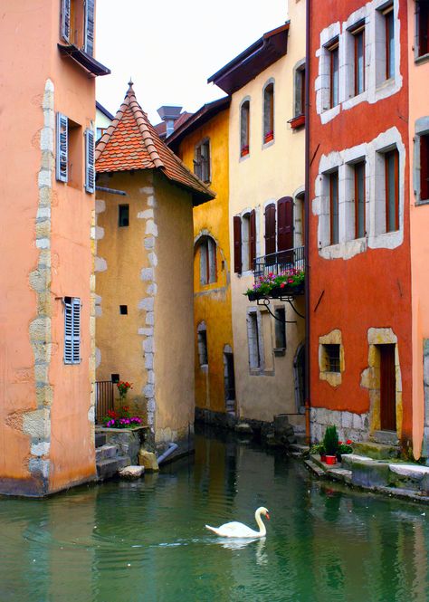 Inspirational Pics, Annecy France, Oil Landscape, Urban Sketch, France Travel, Places Around The World, Travel Pictures, Travel Around, Travel Dreams