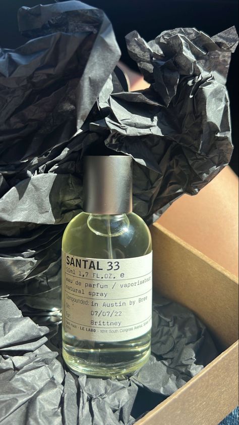 Le Labo Santal 33, Signature Fragrance, Luxury Fragrance, Fashion Toys, Holiday Deals, Makeup Skin Care, Men's Grooming, Skin Makeup, Vodka Bottle