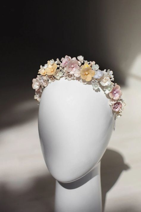 Silver Flower Crown, Tiara Ideas, After The Tone, Tiara Gold, Flower Headpiece Wedding, Flower Elements, Headpiece Flower, Floral Tiara, Pearl Bridal Headband