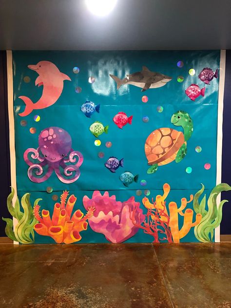 Preschool Graduation Theme, Display Boards For School, Under The Sea Animals, Under The Sea Crafts, Ocean Theme Classroom, School Board Decoration, School Murals, School Displays, Sea Decor