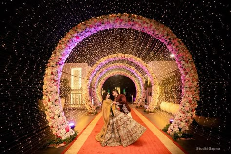 Wedding Ideas Entry, Passage Decoration Ideas, Entryway Decor Indian Wedding, Indian Reception Entrance Decor, Engagement Venue Decorations Indian, Entrance For Wedding Decor, Pathway Decorations Wedding, Grand Stage Decoration, Grand Reception Stage Decor