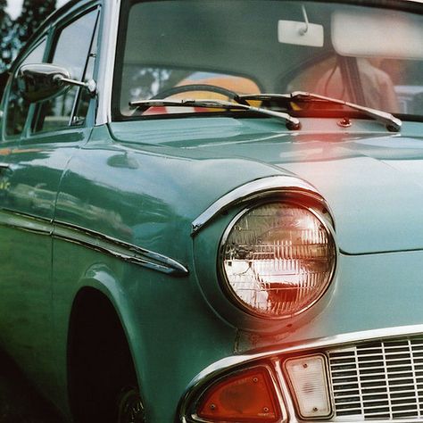 Image shared by iara principe. Find images and videos about vintage, blue and retro on We Heart It - the app to get lost in what you love. Arthur Weasley Aesthetic, Hogwarts Marauders Era, Aesthetic Marauders, Marauders Era Aesthetic, Harry Potter Scrapbook, Weasley Aesthetic, Arthur Weasley, Film Harry Potter, Hp Aesthetic