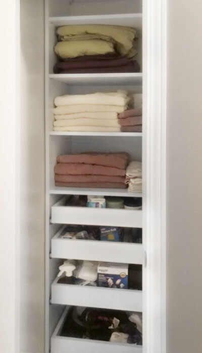 Small Linen Closet Organization, Small Linen Closet, Bathroom Closet Designs, Linen Closet Design, Bathroom Closet Storage, Linen Closet Shelves, Small Linen Closets, Bathroom Linen Closet, Organiser Son Dressing