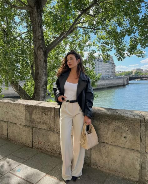 Turkey Summer Outfit, Turkey Outfit Ideas, London Trip Outfit, London Outfit Summer, Paris Trip Outfits, London Outfit Ideas, European Style Outfits, Greece Outfit, Europe Travel Outfits