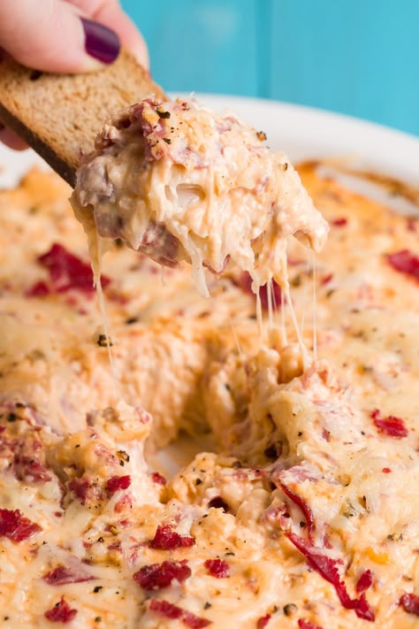 Reuben Dip Reuben Dip Crockpot, Crockpot Reuben Dip, Dip Crockpot, Reuben Recipe, Reuben Dip, Reuben Sandwiches, Crock Pot Dips, Delicious Dips Recipes, Fermented Cabbage