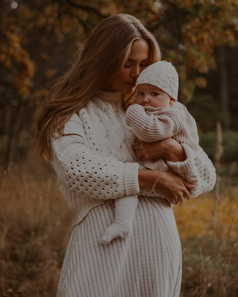 Cute Fall Photoshoot Ideas, Photoshoot Ideas For Baby, Fall Photography Ideas, Cleopatra Quotes, Easy Quotes, Funny Real Estate Quotes, Boho Mother, Quotes Relatable, Funny Real Estate