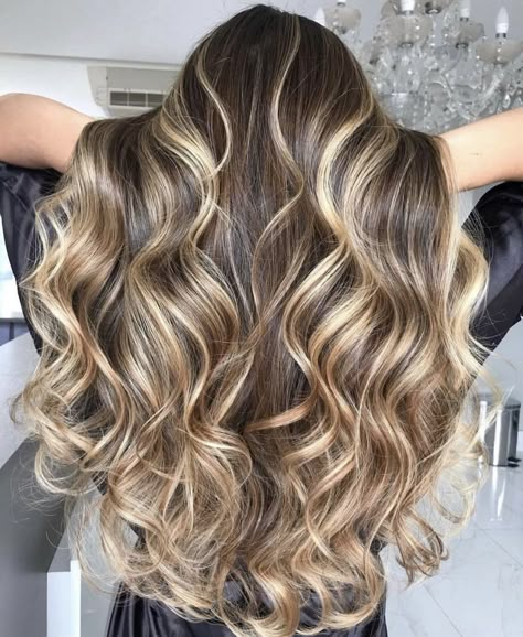 Homey Brown Hair With Blonde Highlights, Dark Route Blonde Balayage, Highlights In Hair Brown, Golden Blonde Highlights On Dark Hair, Beige Blonde Balayage On Black Hair, Chocolate Brown With Blonde Highlights, Brown Hair With Lots Of Highlights, Blonde Curls Dark Roots, Beige Balyage Long Hair