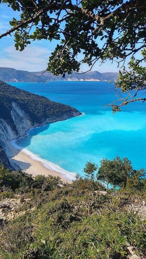 Greece Wallpaper, Myrtos Beach, Zakynthos Greece, Dreamy Places, Beach Sunset Wallpaper, Greece Holiday, Ocean Vibes, Fantasy Places, Travel Activities