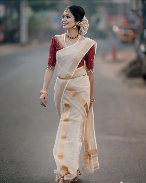 Kerala Simple Bride, Set Mundu Kerala Bride, Malayalam Wedding, Temple Shoot, Kerala Hindu Bride, Kerala Kasavu Saree, Kerala Wedding Saree, Marriage Preparation, Kerala Saree Blouse