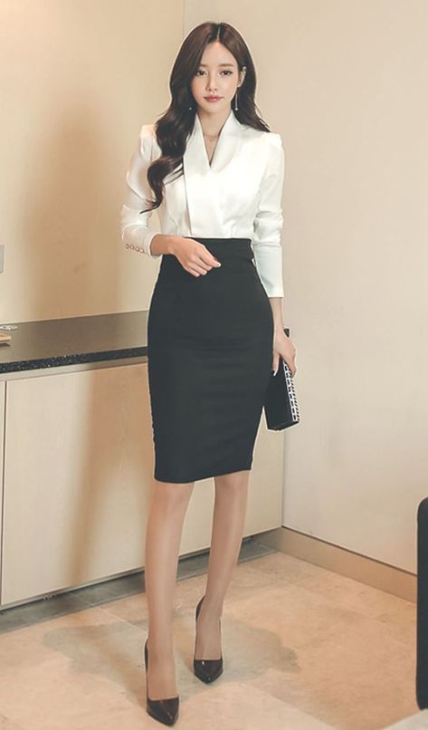 #Streetfashion #Officewear #Pencilskirts Women Office Wear, Stylish Office Wear, Secretary Outfits, Corporate Dress, African Wear Dresses, Office Wear Women, Stylish Office, Women Office, Classy Work Outfits