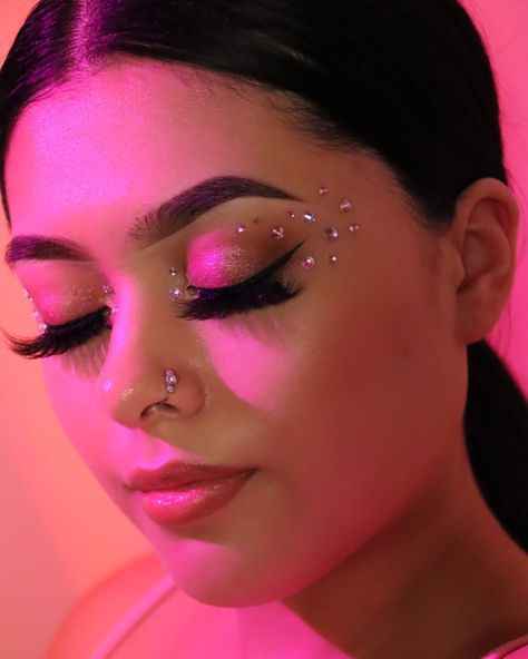 Euphoria makeup gems rhinestones Shrek Rave, Gem Makeup, Concert Makeup, Euphoria Makeup, Crystal Makeup, Sparkly Makeup, Rhinestone Makeup, Prom 2023, Birthday Makeup