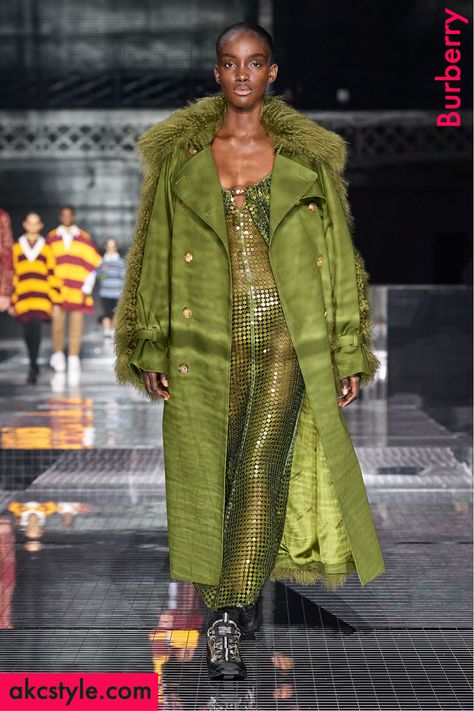 Burberry 2023, Thomas Burberry, Runway 2020, 2020 Runway, Runway Inspiration, Burberry Trench Coat, Branded Clothing, Vogue Germany, Vogue Russia