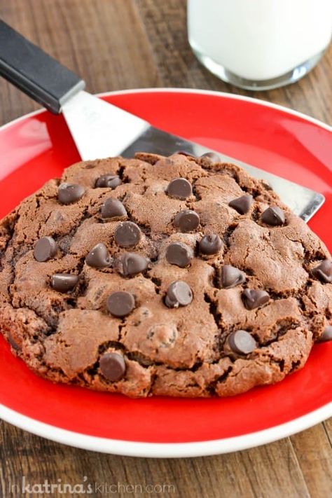 Dessert For One, Cookies For Two, Double Chocolate Cookies Recipe, Giant Cookies, Valentines Recipes Desserts, Recipe For Two, Quick Dessert, Giant Cookie, Double Chocolate Chip Cookies