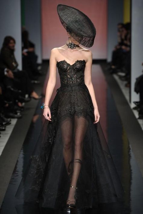 Lo Mejor de la Alta Costura de Roma Gattinoni Dior Couture, Beauty And Fashion, Looks Chic, Gorgeous Gowns, Mode Inspiration, Beautiful Gowns, Couture Fashion, Gorgeous Dresses, Runway Fashion