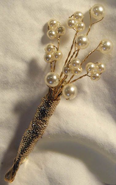 pearl boutonniere! Pearl Boutonniere, White Boutonniere, Wedding Plan, Gatsby Wedding, Wedding Vibes, Head Piece, Wedding Suits Men, Pearl Brooch, Pearl Wedding