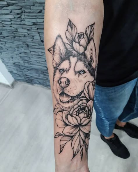 Dogs Tattoos, Max Tattoo, Rose Tattoo On Hip, Pet Tattoo Ideas, Husky Tattoo, Heron Tattoo, Tattoo Homme, Dog Portrait Tattoo, Pet Tattoos