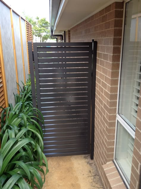 Pool safe Aluminium Slatted Gate by Natural Fencing Sydney Slatted Gate, Natural Fencing, Side Gate Ideas, Back Gate, Metal Garden Gates, Side Gate, Easy Fence, Small Fence, Gate Fence