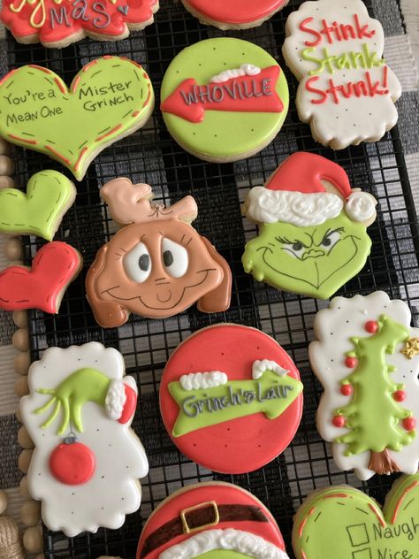 Cindy Lou Who Cookies, Grinch Cookies Royal Icing, Grinch Theme Cookies, Grinch Christmas Cookies Decorated, Grinch Royal Icing Cookies, Grinch Decorated Cookies, Grinch Sugar Cookies Decorated, The Grinch Cookies, Whoville Cookies