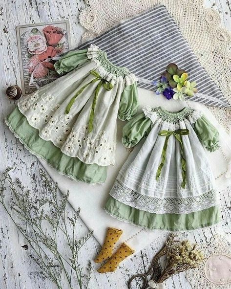 Miniature Dress, Doll Clothes Patterns Free, Tiny Clothes, Sewing Doll Clothes, Doll Dress Patterns, Baby Dresses, Sewing Dolls, Waldorf Dolls