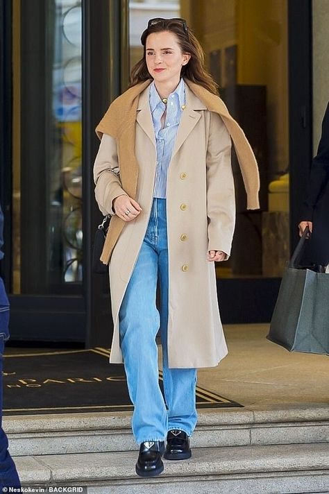 Emma Watson Style Outfits, Emma Watson Outfits, Preppy Style Outfits, Emma Watson Pics, Photo Emma Watson, Emma Watson Style, Happy Images, Doctor Picture, Preppy Chic