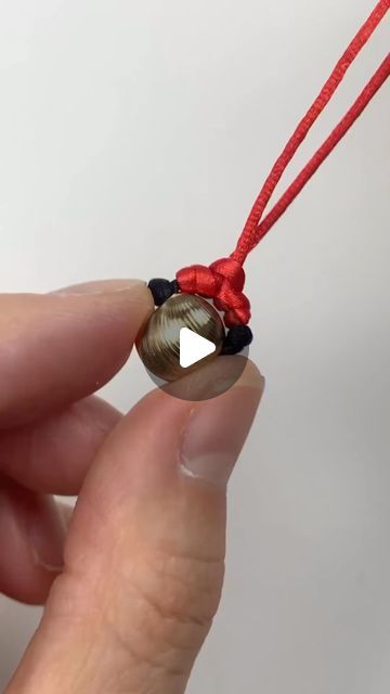 Instagram Phone, Bead Diy, Single Bead, Diy Crafts Jewelry, Crafts Jewelry, Diy Tutorials, Phone Charm, Diy Beads, Key Chain