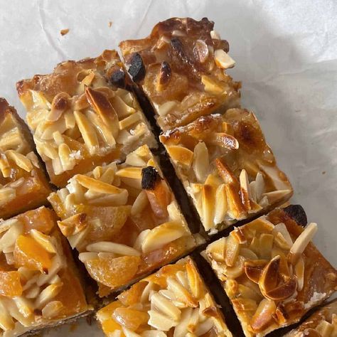 Baked Slices, Magic Slice, Easy Caramel Slice, Date Slice, Trifle Recipes Easy, Apricot Slice, Slice Recipes, Sweet Bars, Easy Slice