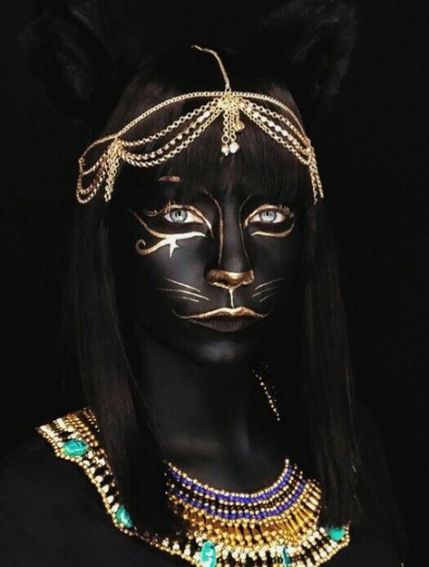 Egyptian Make Up, Cat Halloween Makeup, Egyptian Makeup, Goddess Makeup, Clever Halloween Costumes, Face Art Makeup, Face Painting Halloween, Special Effects Makeup, 31 Days Of Halloween