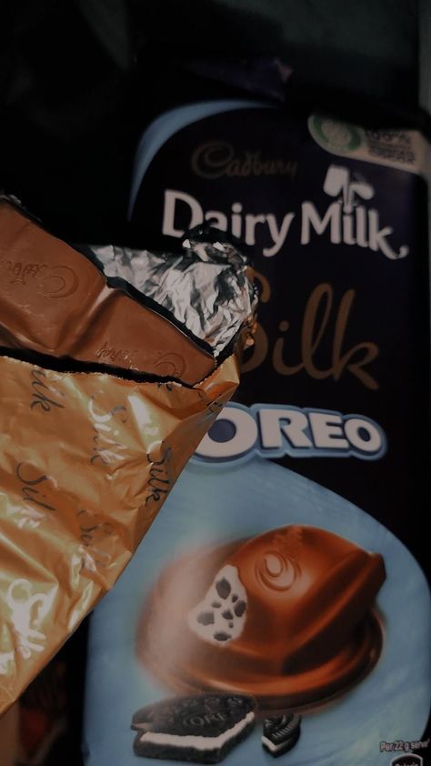 Chocolate Day Fake Snap, Silk Oreo Chocolate, Chocolates Instagram Story, Dairy Milk Oreo Chocolate, Aesthetic Chocolate Pictures, Chocolate Aesthetic Snap, Silk Chocolate Snap, Dairymilk Cadbury Snap, Fake Day Snaps