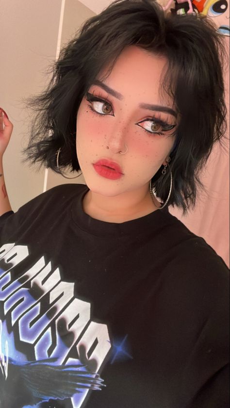 #blackhair #grunge #alt #girl #makeup Alt Girl Makeup, Teen Grunge, Punk Makeup, Alt Girl, Grunge Makeup, Eyes Makeup, Beautiful Makeup, Face Claims, Halloween Makeup