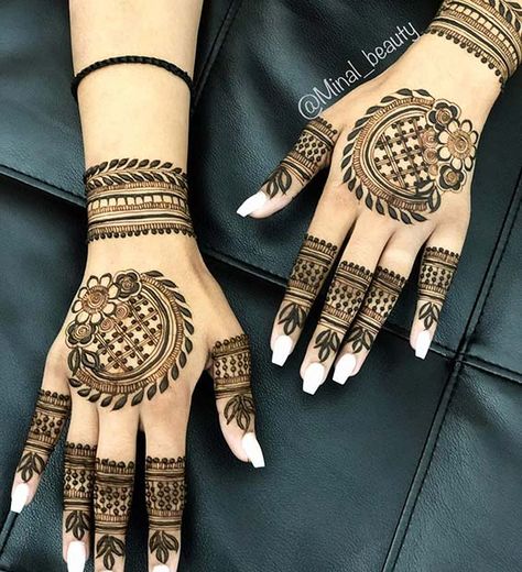 21 Henna Hand Designs That Are a Work of Art | StayGlam Wrist Henna, Henna Hand, Tato Henna, Finger Henna Designs, Mehndi Designs 2018, Henna Tattoo Hand, Rose Mehndi Designs, Mehndi Design Pictures, Full Mehndi Designs