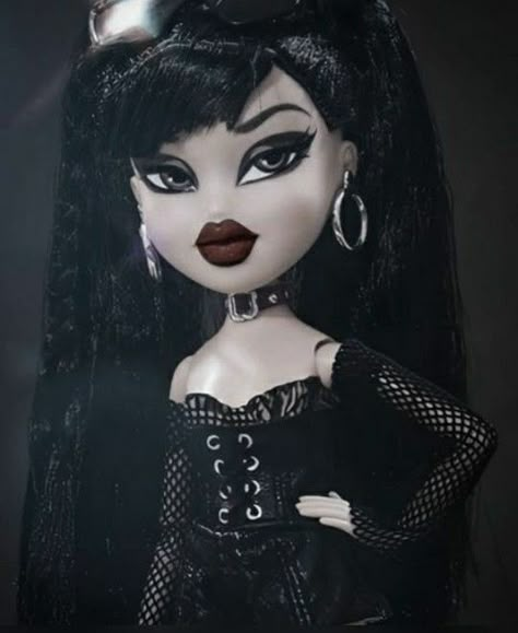 Gothic Bratz Aesthetic, Goth Bratz Aesthetic, Goth Bratz Doll Aesthetic, Bratz Goth Aesthetic, Jade Bratz Aesthetic Outfits, Goth Bratz Doll, Emo Bratz, Goth Bratz, Bratz Aesthetic Outfit