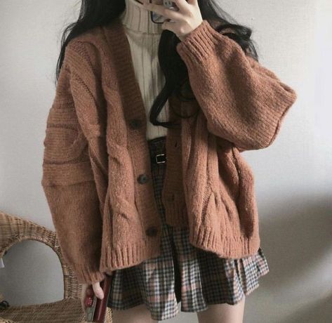 Dark Academia Girls, Knit Cardigan Outfit, Korean Winter Outfits, Dark Academia Fashion Pants, Korean Fashion Ideas, Dark Academia Fashion, Winter Skirt Outfit, Academia Fashion, Winter Outfits Cold