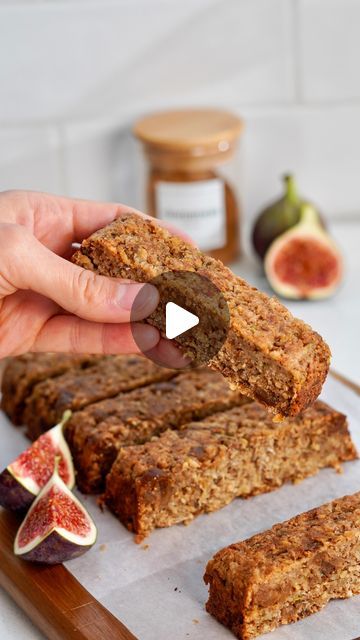 FloFlo|Healthy Recipes on Instagram: "🍐6 ingredients pear & fig bars by @healthy_floflo  Reasons to love this recipe: ✅ easy baking ✅ healthy and wholesome bars ✅ 6 ingredients only ✅ no special equipment needed  ✅ no flour, no refined sugars  Ingredients for 7-8 bars: 2 pears *(see note at the end of caption) 120g oats (Scottish oats)(1 1/4 cups) 2 tbsp almond butter @pipandnut  40g ground almonds (1/3 cup) 8 figs (~120g) (3/4cups) 2 tsp cinnamon   Instructions: 🍐Shred the pears with a cheese grater  🍐In a bowl add the grated pears, oats, ground almonds, chopped dry figs, almond butter and cinnamon.   🍐Mix well with a spoon, but with your hands is much easier.   🍐Transfer to a tin (with baking paper in it) press down with a spoon and bake at 180C for 40-45 mins  🍐Let it cool down co Fig Bar, Baking Healthy, Fig Bars, Healthy Bars, Protein Bar Recipes, Snack Bars, Oat Bars, Gf Desserts, Cheese Grater