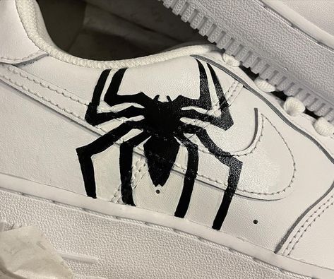 Drawing On Air Force 1, Spiderman Air Force 1, Shoe Painting Ideas Nike, Custom Air Force 1 Ideas, Spiderman Aesthetic, Spiderman Stuff, Shoe Painting, Painting Shoes, Af1 Custom