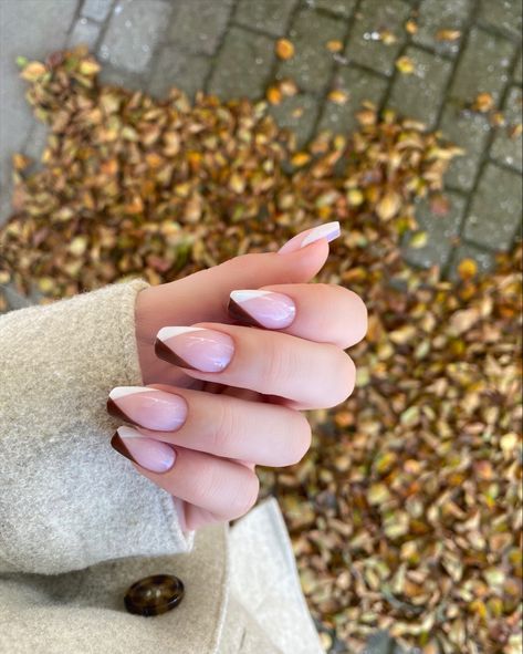 #fall#autumn#nails #Brown#inspiration #NailInspiration #September #September 2021 #SeptemberNails #October #OctoberNails#french Basic September Nails, Simple Nail Designs September, September Nails Square, September Birthday Nails, Novemember Nails, Autumn Nails Brown, French Fall Nails, Fall Autumn Nails, 23 Nails