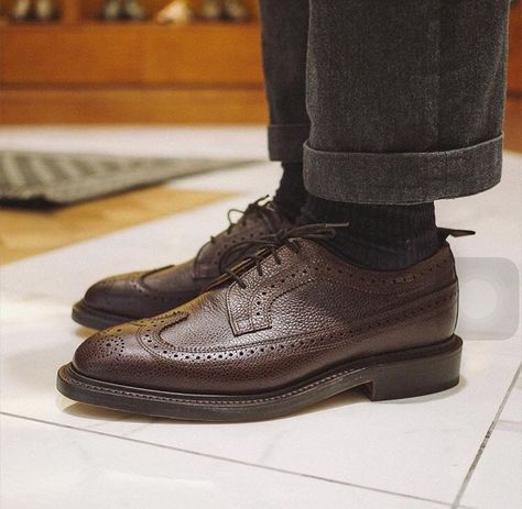 Dark Academia Mens Fashion, Wing Tip Shoes Men, Workwear Ideas, Wing Tip Shoes, Oxfords Outfit, Mens Work Outfits, Older Mens Fashion, Sneaker Posters, Black Oxford Shoes