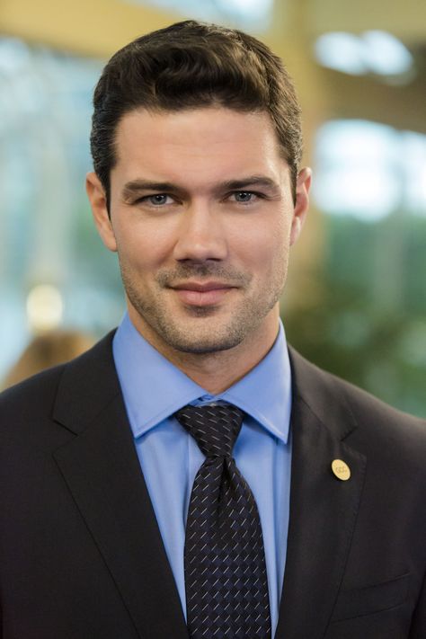 Unleashing Mr Darcy, Tv Show Characters, Ryan Paevey, Christmas Movies On Tv, Show Characters, Soap Opera Stars, Hallmark Movie, Lifetime Movies, Le Male