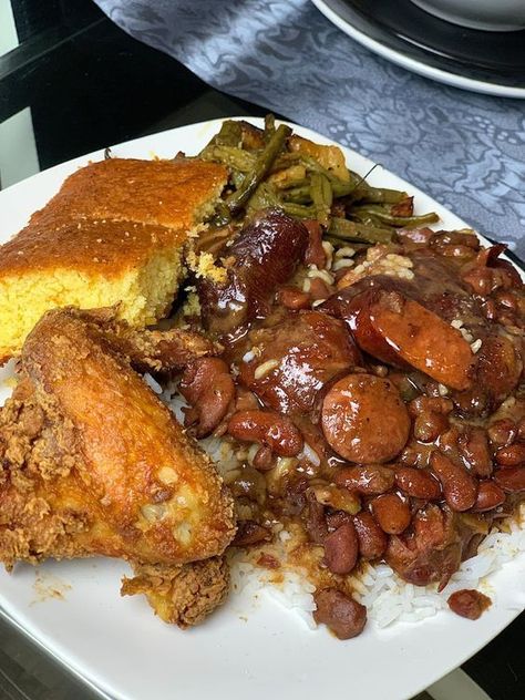 Beans With Sausage, Chicken Cornbread, Sausage Rice, String Beans, Southern Recipes Soul Food, Soul Food Dinner, Food Babe, Food Therapy, Yummy Comfort Food