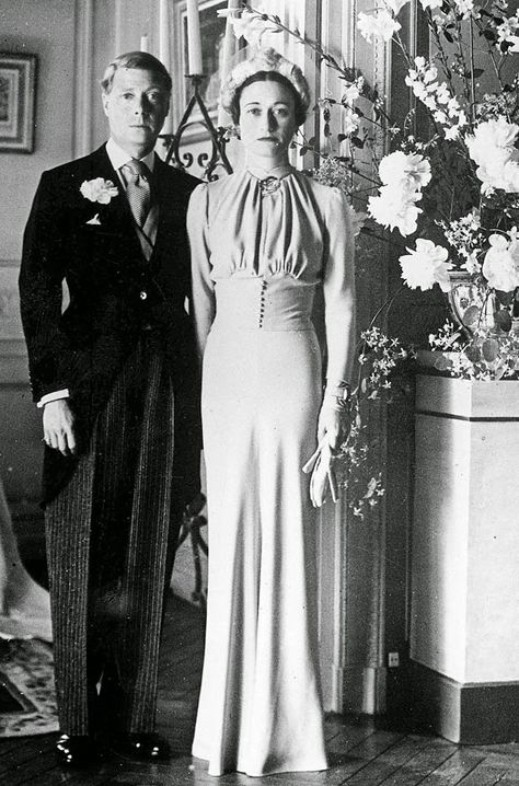 Duke Of Windsor, Wallis Simpson, Edward Viii, English Royalty, Royal Wedding Dress, Elisabeth Ii, Royal Brides, Famous Couples, Royal Weddings