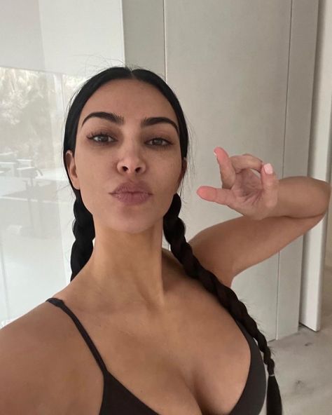 Kim Kadarshian, Two Ponytails, Cute Summer Nails, Kim K, Kris Jenner, Health Challenge, Without Makeup, Kardashian Jenner, Free Makeup