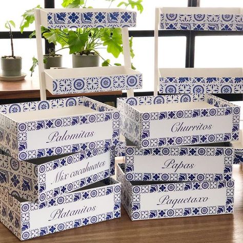 Talavera Shower Ideas, Clase Azul Party Theme, Talavera Blue And White, Talavera Wedding Bridesmaids, Talavera Table Setting, Clase Azul Wedding, Clase Azul Theme Party, Talavera Quinceanera, Talavera Party Ideas